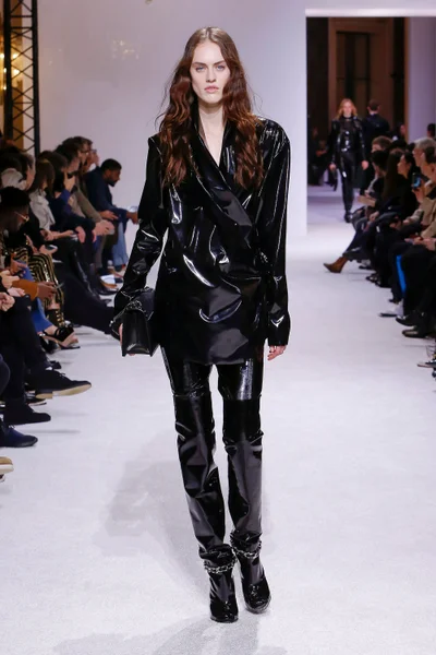 Look 50